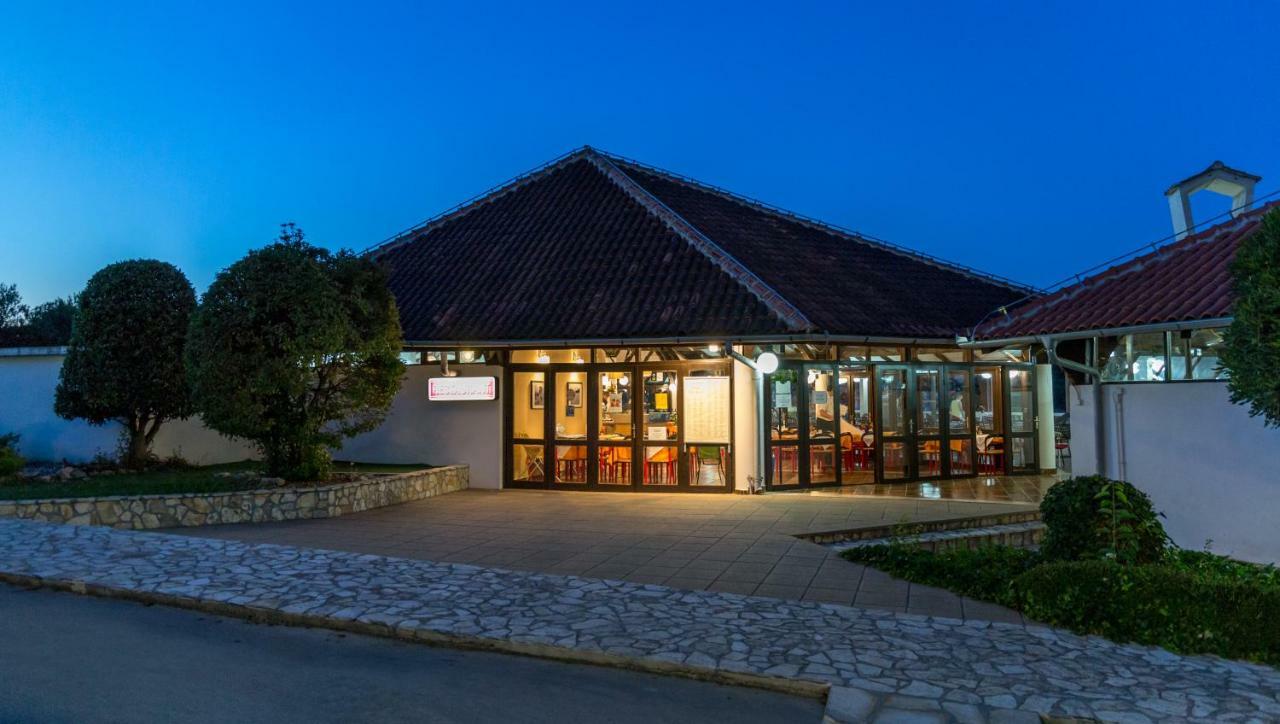 Victoria Mobilehome Jezera Village Holiday Resort Kültér fotó